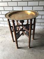 Orientaalse antieke bijzettafel met dienblad, Gebruikt, Rond, 55 tot 75 cm, Indonesisch