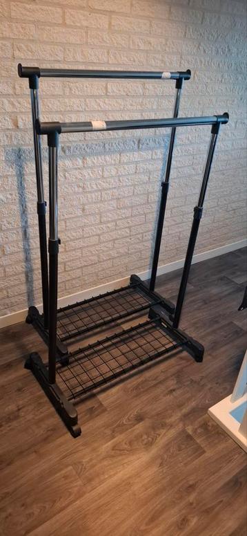 Kleding rekken  beschikbaar voor biedingen