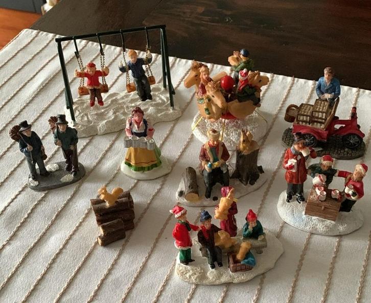 10 stuks Poppetjes voor in kerstdorp Typisch Hollands, Diversen, Kerst, Zo goed als nieuw, Ophalen of Verzenden