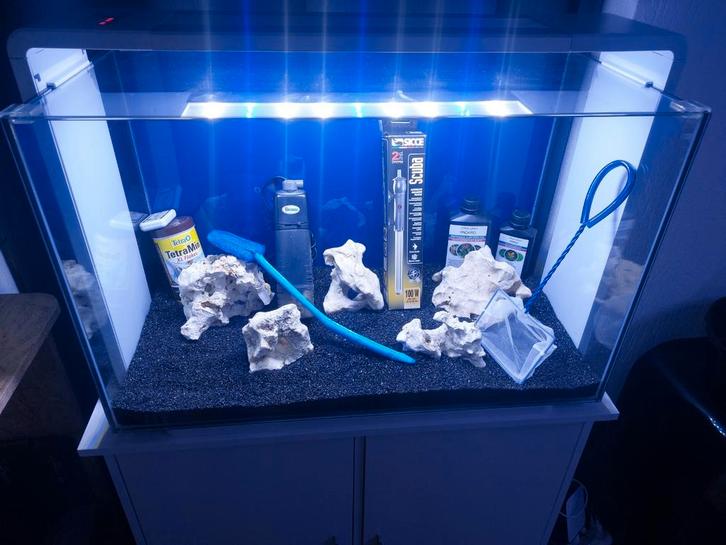 Sf home  110 pro led, Dieren en Toebehoren, Vissen | Aquaria en Toebehoren, Zo goed als nieuw, Gevuld zoetwateraquarium, Ophalen