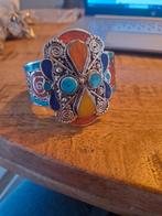 Tibetaanse armband met amber, turquoise en lapis lazuli.