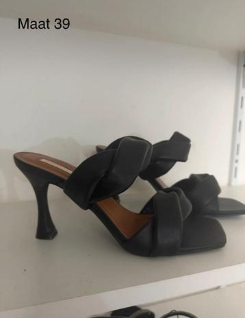 Verschillende schoenen beschikbaar voor biedingen