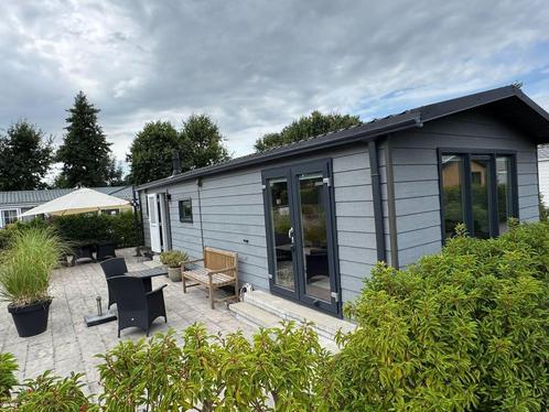 Chalet (12.00 x 4.00m.) te koop in Sloten, Friesland! R#52R, Caravans en Kamperen, Stacaravans, tot en met 4