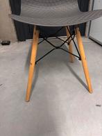 2x Grijze stoel met houten poten, Ophalen, Gebruikt, Hout, Eén