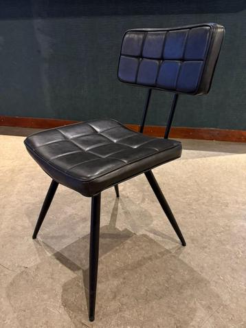 Te koop: 54 zwarte retro design stoelen  beschikbaar voor biedingen