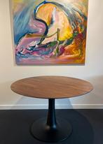 Leolux Columna tafel massief notenhout SALE, Ophalen, 100 tot 150 cm, Rond, Nieuw