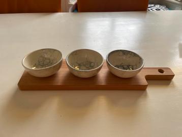 Set van 3 Schalen op Houten Plank & grote schaal beschikbaar voor biedingen
