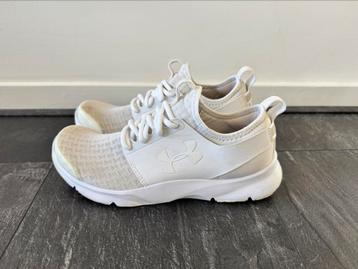 Under Armour wit maat 40,5 beschikbaar voor biedingen