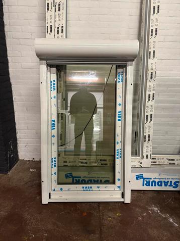 Draaikiep raam | elektrisch rolluik | wit | 80cm b x 140cm h beschikbaar voor biedingen