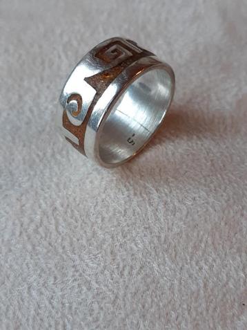 Zilveren mexicaanse ring ingelegd met barnsteen beschikbaar voor biedingen
