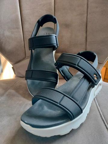 Zo goed als nieuwe Skechers sandalen, maat 39 beschikbaar voor biedingen