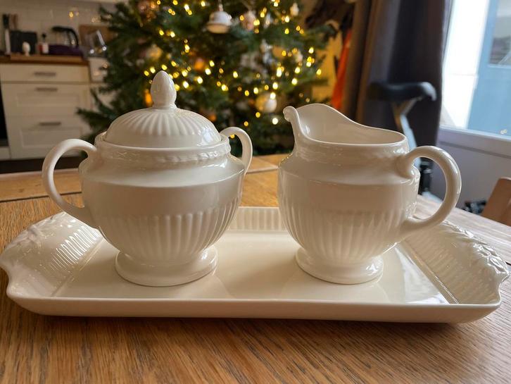Wedgwood Edme Roomstel: Suikerpot en Melkkan met onderblad, Huis en Inrichting, Keuken | Servies, Zo goed als nieuw, Overige typen
