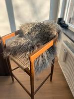 Taupekleurig vachtje, Huis en Inrichting, Stoffering | Tapijten en Kleden, Minder dan 50 cm, Ophalen of Verzenden, Zo goed als nieuw