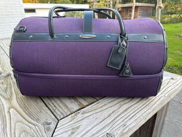 Paarse Samsonite Reistas met Wieltjes beschikbaar voor biedingen