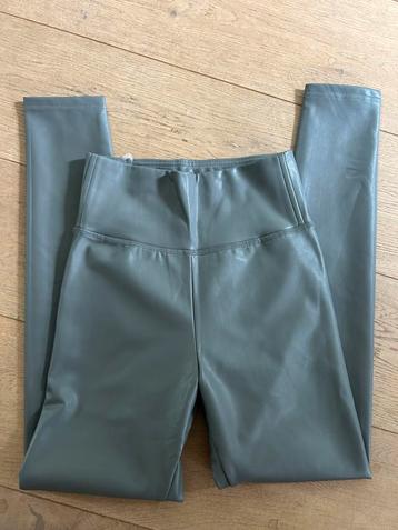 BOUTIQUE vegan leather legging met hoge taille XS en L beschikbaar voor biedingen