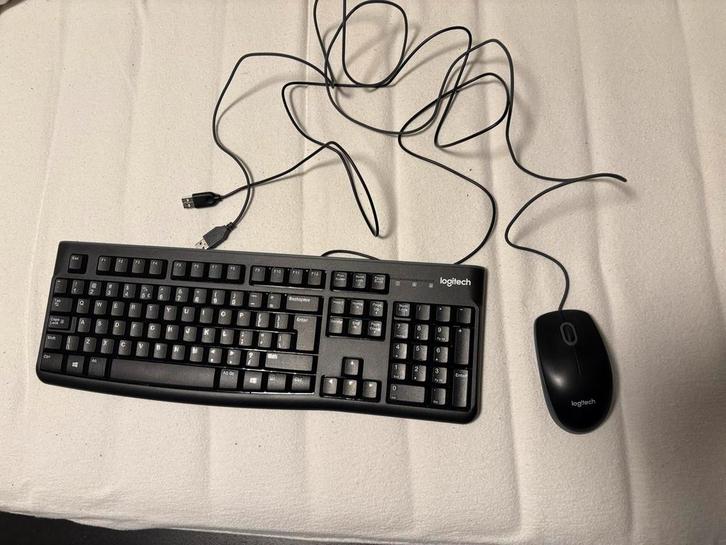 Logitech MK120 Toetsenbord & Muis - Zo goed als nieuw!, Computers en Software, Toetsenborden, Zo goed als nieuw, Qwerty, Bedraad