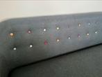 Grijze Driezitsbank met Kleurrijke Knopen, Huis en Inrichting, Banken | Sofa's en Chaises Longues, Ophalen, 150 tot 200 cm, Driepersoons