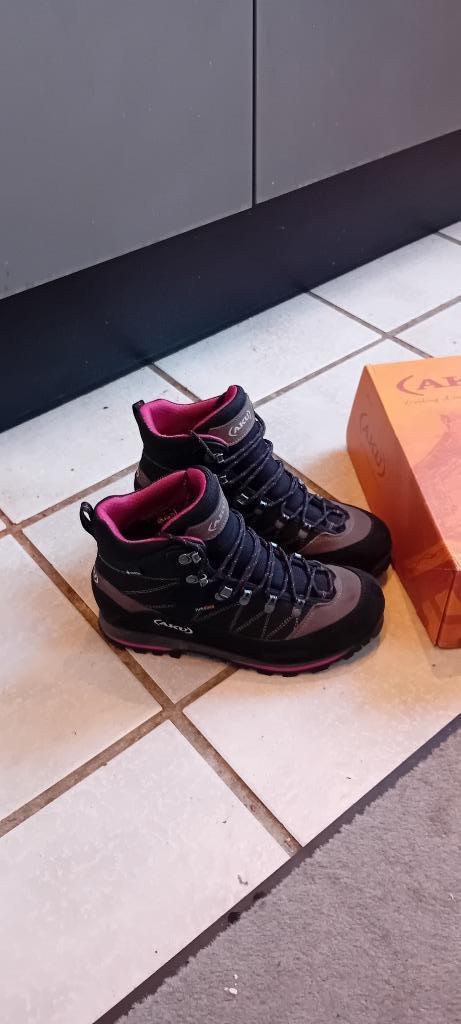 Nieuwe mooie AKU wandelschoenen maat 41!, Kleding | Dames, Schoenen, Nieuw, Wandelschoenen, Zwart, Ophalen of Verzenden