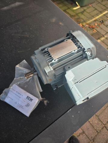 Nieuw....220 volt electromotor.  beschikbaar voor biedingen