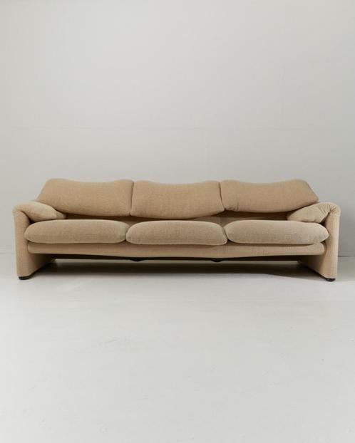 Maralunga bank couch by Vico Magistretti for Cassina, Huis en Inrichting, Banken | Bankstellen, Zo goed als nieuw, Rechte bank