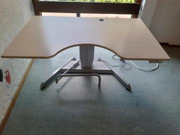 Electrisch zit sta bureau met memory functie beschikbaar voor biedingen