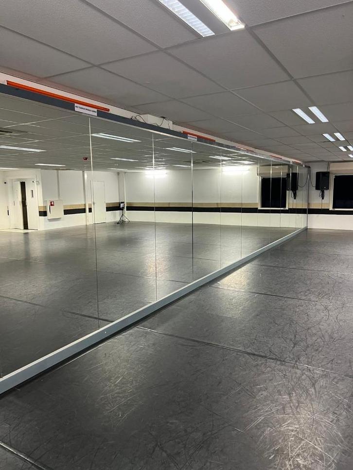 Spiegels, professionele dansvloer, ondervloer en inboedel, Sport en Fitness, Dansen, Zo goed als nieuw, Overige typen, Ophalen