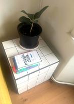 Bijzettafel tegel Minimalistisch Retro Zwart Wit, Huis en Inrichting, Minder dan 55 cm, Rond, Zo goed als nieuw, Scandinavisch minimalist retro