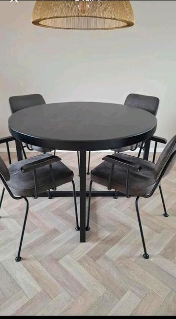 Mooie zwarte ronde eettafel 4 pers.