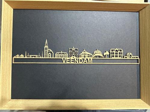 Skyline Veendam in frame, Antiek en Kunst, Kunst | Beelden en Houtsnijwerken, Verzenden