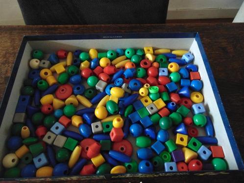 120 grote Plastic Kralen met drie Rijgkoorden, Kinderen en Baby's, Speelgoed | Educatief en Creatief, Gebruikt, Knutselen, Ontdekken