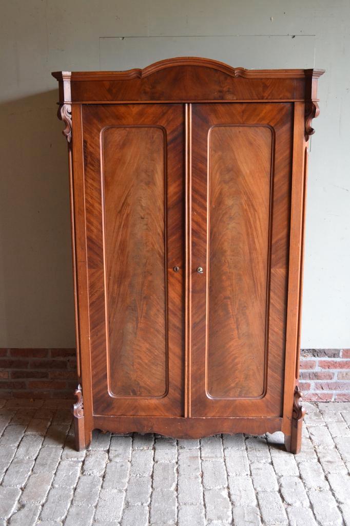 Prachtige strakke antieke noten houten meidenkast., Antiek en Kunst, Antiek | Meubels | Kasten, Verzenden