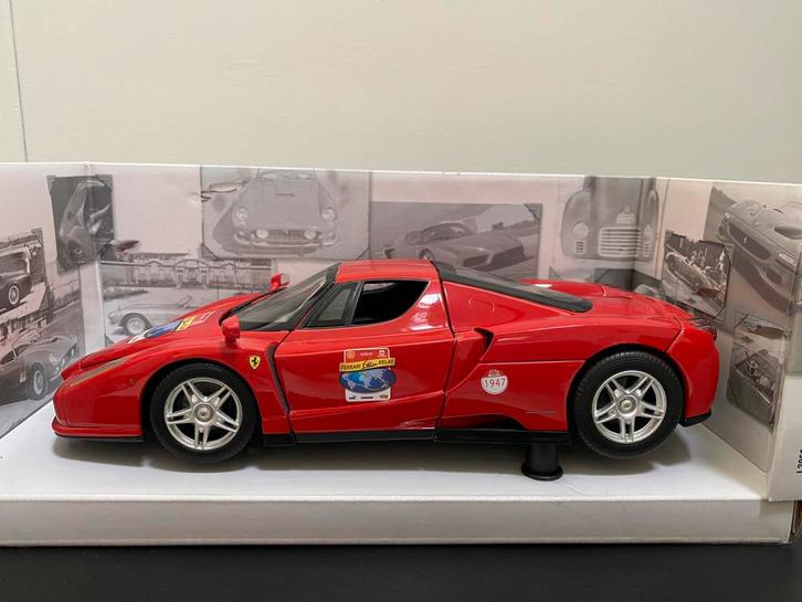 Hotwheels Ferrari Enzo 1/18 rood OVP 60 jaar, Hobby en Vrije tijd, Modelauto's | 1:18, Zo goed als nieuw, Auto, Hot Wheels, Ophalen of Verzenden