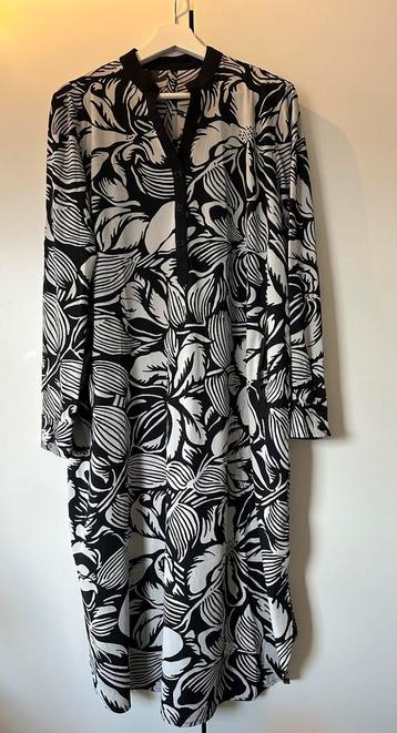 Mao Jurk van Plus Basics, travelstof, maat 44 beschikbaar voor biedingen