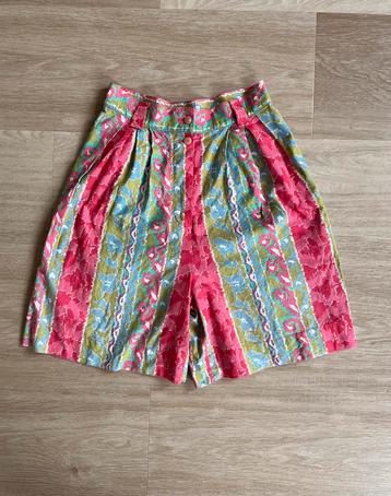 Vintage short / broekje bloemen beschikbaar voor biedingen