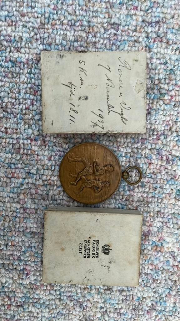 Hardloop medaille uit 1937, Postzegels en Munten, Penningen en Medailles, Ophalen, Overige materialen