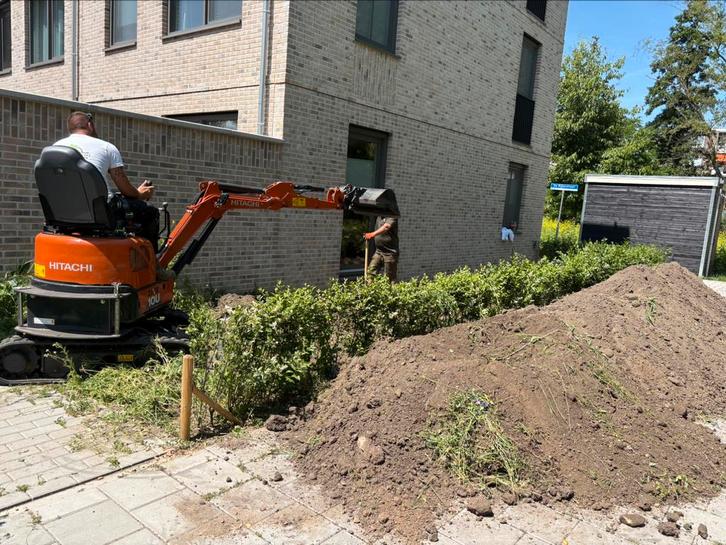 Minigraver met machinist, Diensten en Vakmensen, Tuinmannen en Stratenmakers, Bestrating, Tuinonderhoud of Snoeiwerk, Tuinontwerp