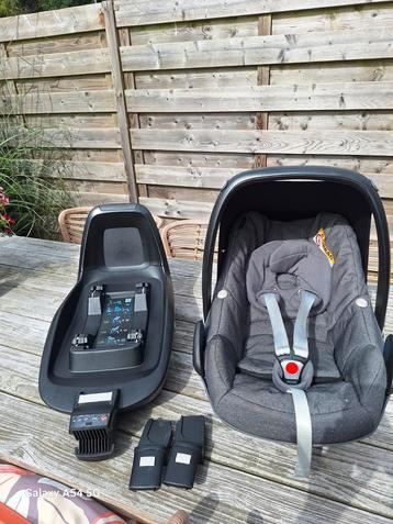 Maxicosie pebble en isofix 2wayfix en maxicosi houders beschikbaar voor biedingen
