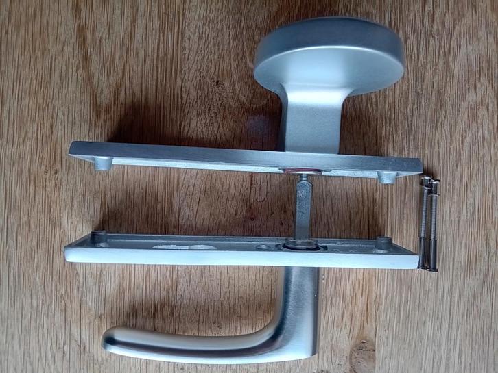 P&E Vaste Knop-Garnituur Knopschild, Doe-het-zelf en Verbouw, Hang- en Sluitwerk, Nieuw, Klink of Kruk, Overige materialen, Ophalen of Verzenden