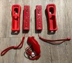 2 zeer nette rode motion inside controllers met nunchuk, Ophalen of Verzenden, Zo goed als nieuw, Draadloos, Wii-mote of Nunchuck