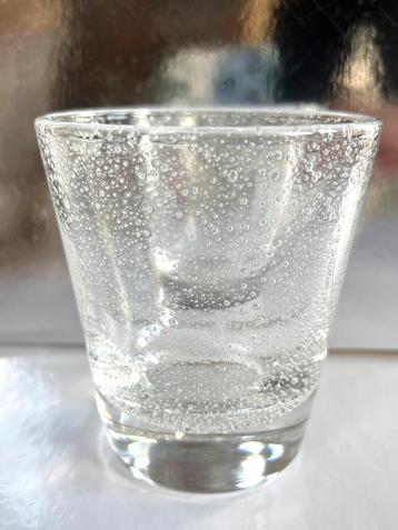 Mondgeblazen bubbelglas beschikbaar voor biedingen
