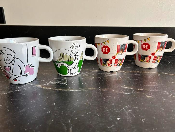 4 Douwe Egberts  grote Mokken, Huis en Inrichting, Keuken | Servies, Zo goed als nieuw, Kop(pen) en/of Schotel(s), Overige stijlen