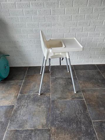 Witte Meegroeistoel met Eetblad beschikbaar voor biedingen