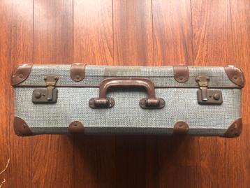 Vintage bruine koffer (leuk voor speelgoed in kinderkamer) beschikbaar voor biedingen