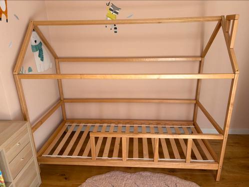 90x200cm houten kinderbed, Kinderen en Baby's, Kinderkamer | Bedden, Zo goed als nieuw, 180 cm of meer, 85 tot 100 cm, Lattenbodem