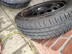 Zomerbanden op stalen velg met wieldoppen, Auto diversen, Wieldoppen, Ophalen, Zo goed als nieuw