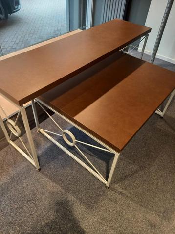 Design tafels beschikbaar voor biedingen