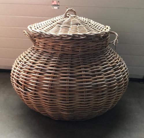 Grote rieten / rotan mand, Huis en Inrichting, Woonaccessoires | Schalen en Manden, Gebruikt, Rond, Riet, Ophalen