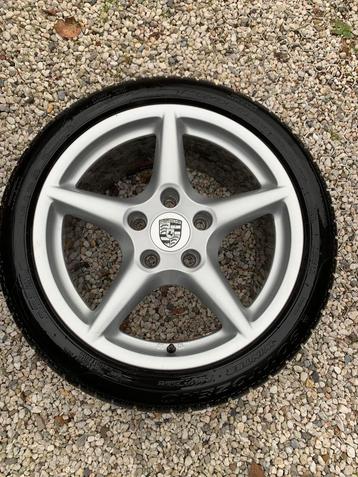 Porsche 911 mooie velgen met Pirelli winterbanden beschikbaar voor biedingen