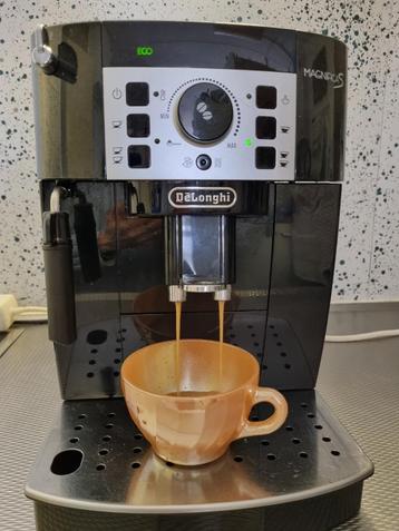 Koffiemachine Delonghi Magnifica S beschikbaar voor biedingen