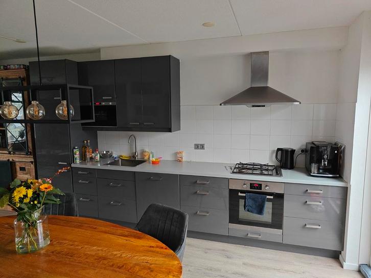 Complete IKEA keuken met apparatuur (2012), Huis en Inrichting, Keuken | Complete keukens, Gebruikt, Enkelwandige keuken, Grijs